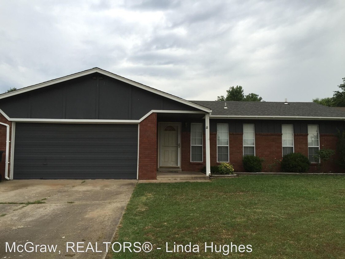 Primary Photo - 3 br, 2 bath House - 844 Highland Ct