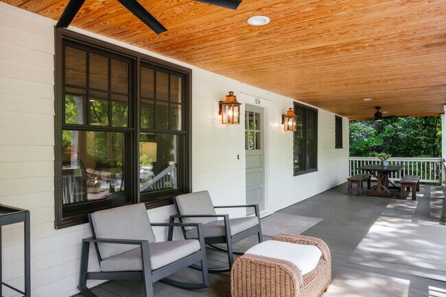 Building Photo - 234 Sunset Dr