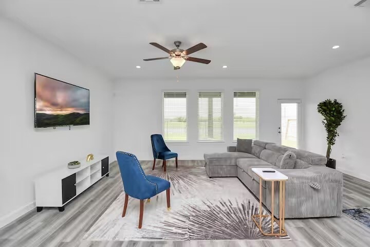 Building Photo - 12320 Churchill downs Dr