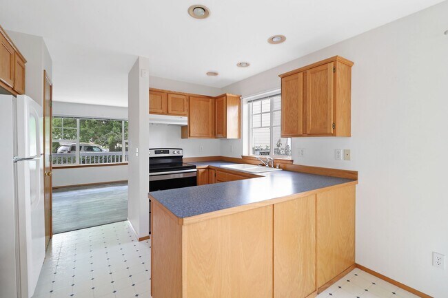 Foto del edificio - 2 Bed 1 Bath - Single Story - Pet Friendy - Large Backyard