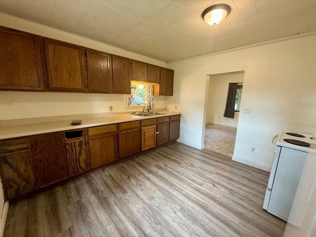 Building Photo - 4 Bed 2 Bath Single Family Home in Wausau
