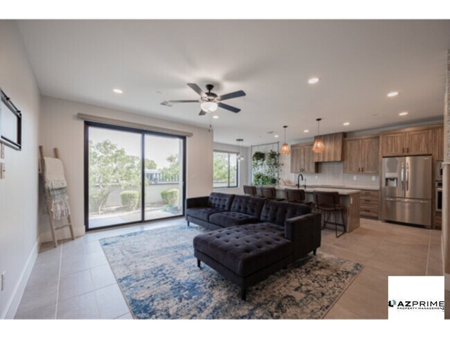 Foto del edificio - Live the Luxe Lifestyle in this Stunning 3...