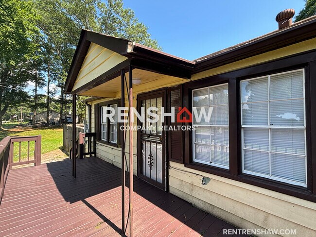 Foto del edificio - 1349 Longcrest Rd