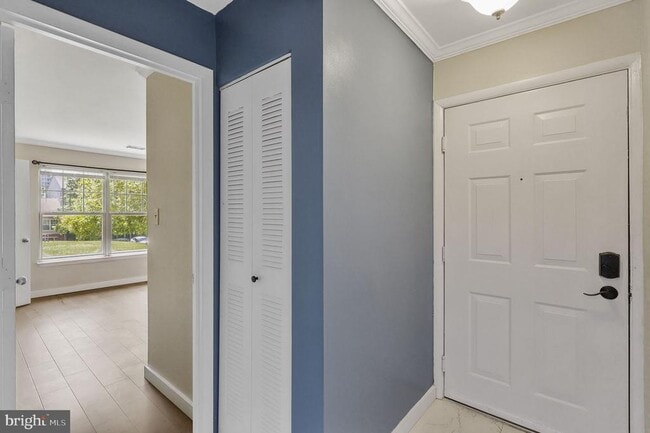 Building Photo - 1725 Ascot Way
