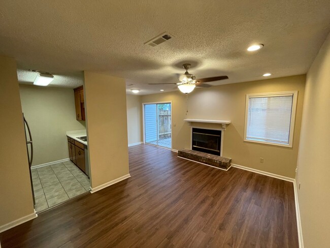 Building Photo - 160 Woodfield Pl