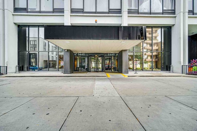Building Photo - 5445 Edgewater Plaza