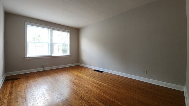 Foto del edificio - 1042 Sanford Ave