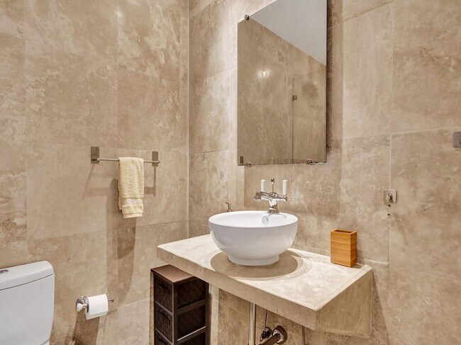 Foto del edificio - 3180 S Ocean Dr