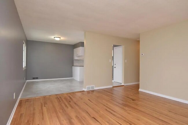Foto del edificio - 10204 S Highland Ave