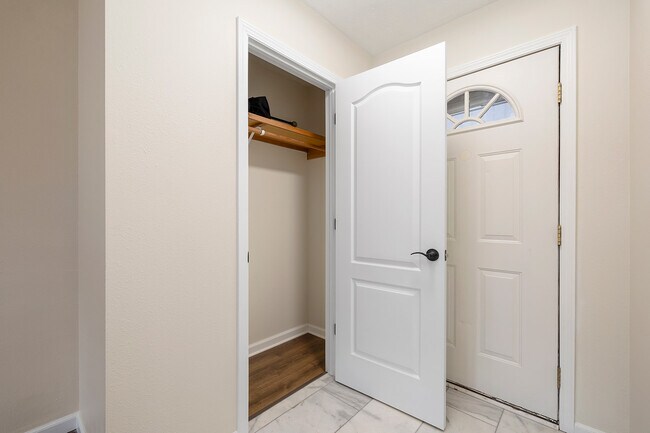 Foto del edificio - 647 S Meteor Ave