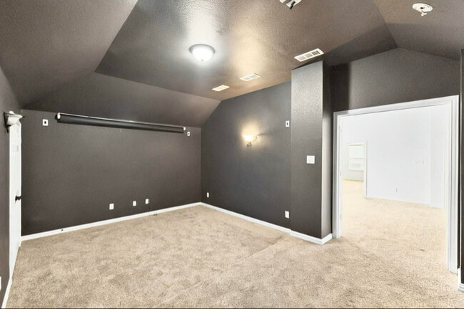 Building Photo - 3195 Izabella Ct
