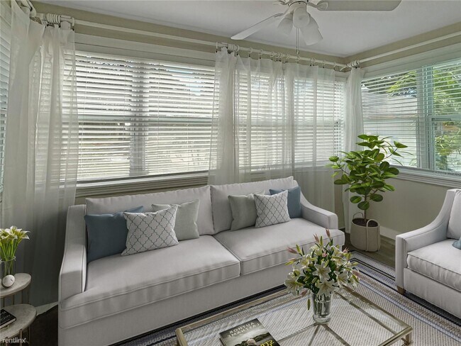 Foto del edificio - 3 br, 2 bath House - 1700 Santa Anna Drive