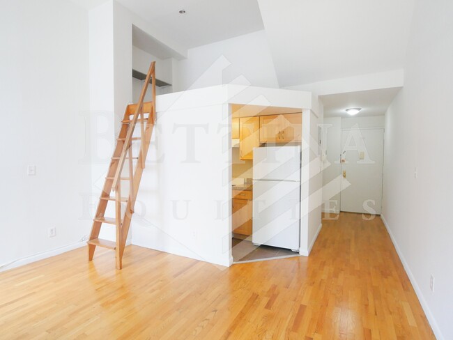 Interior Photo - 105 Lexington Avenue