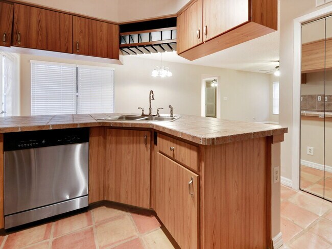 Building Photo - 13640 Jonquil Pl