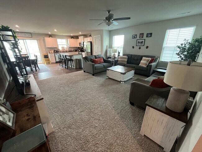 Sala de estar en cocina/comedor - 2736 Thornton Grove Blvd