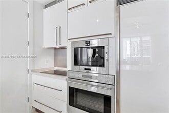 Building Photo - 15811 Collins Ave