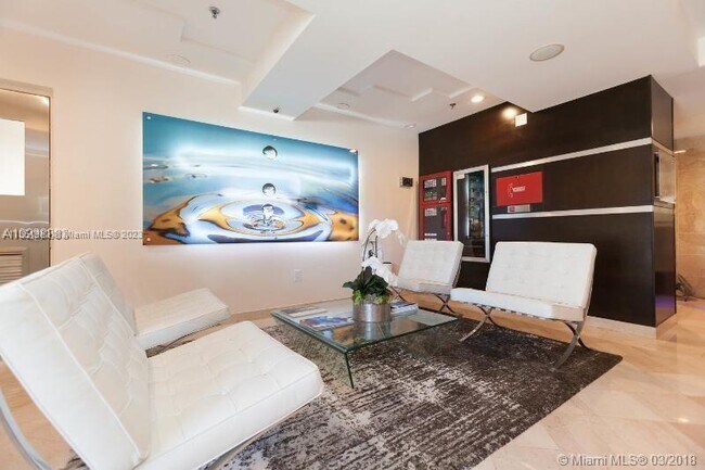Foto del edificio - 5880 Collins Ave