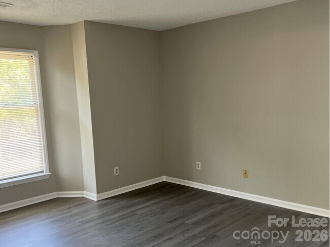 Foto del edificio - 7344 Rose Terrace Ct