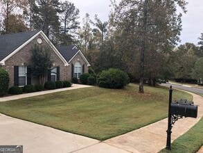 Building Photo - 225 Lexington Cir