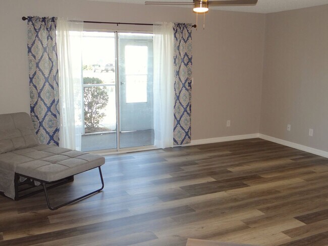 Foto del edificio - Long term ground floor rental