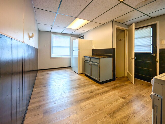 Foto del edificio - 7470 Sharon Dr