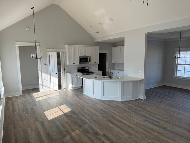 Building Photo - 3030 Fincher Dr