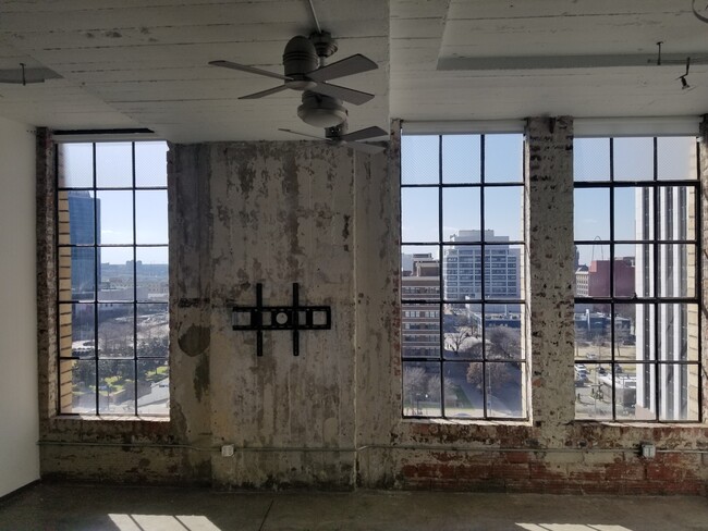 Building Photo - 1122 jackson St