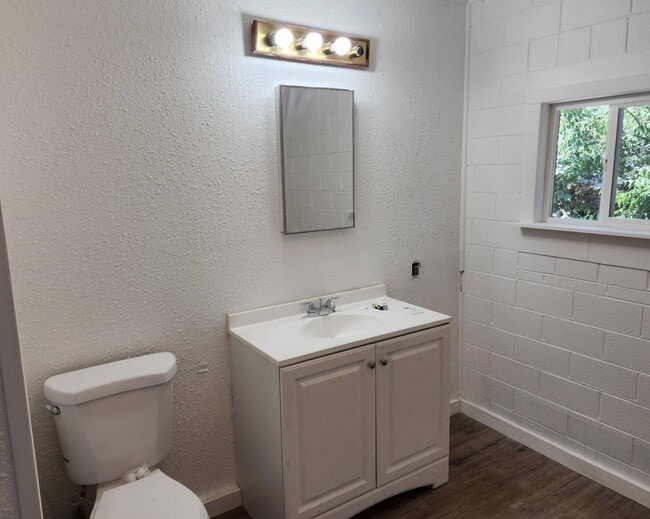 Building Photo - 7001 Rogue River Hwy