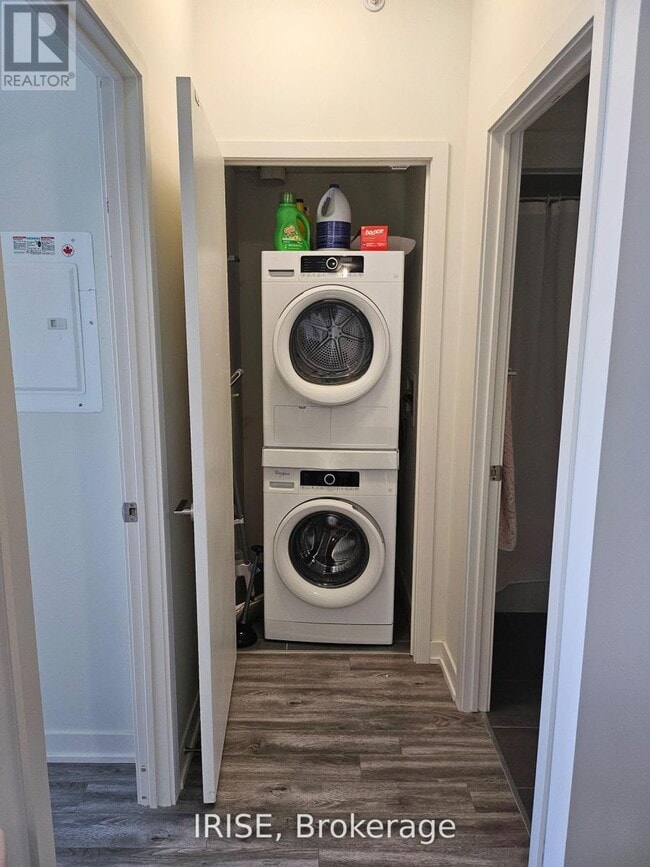 Photo du bâtiment - 128 King St N