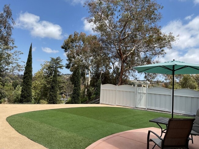 Foto del edificio - Large Private Yard with View- 1BD/BA ADU