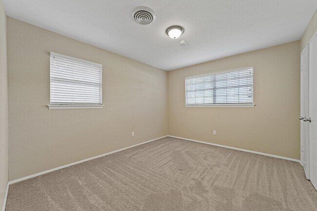 Foto del edificio - 7209 Ellis Rd