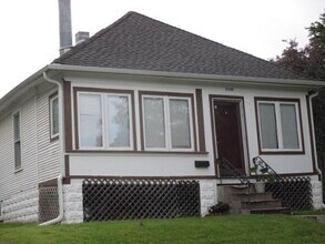 Building Photo - 2335 N 65th Ave