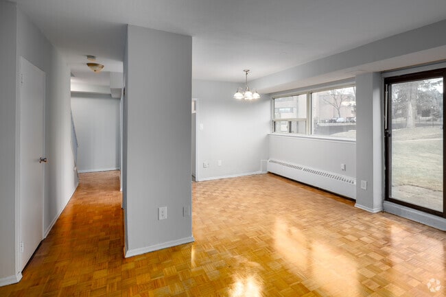 2 BR, 1 BA - 1,000 SF - Northwoods Village