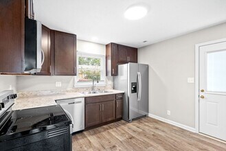 Building Photo - 147 Darlene Dr