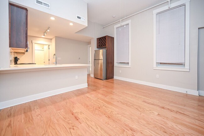 Building Photo - 515 E. 12th Street