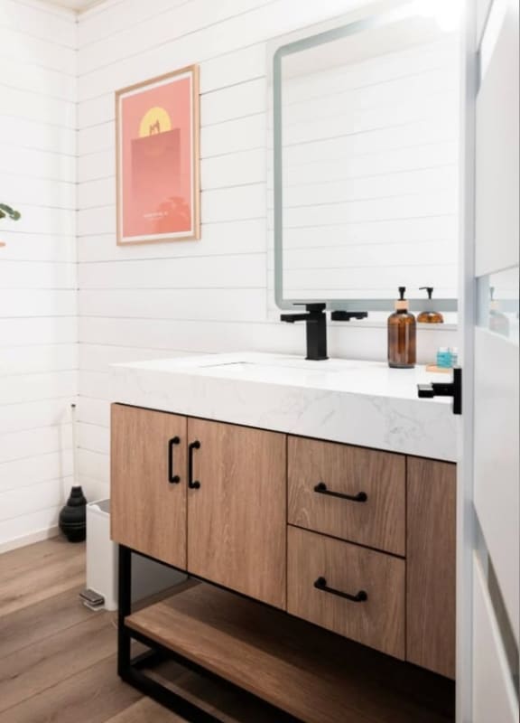 Building Photo - 1205 Bridge St NW