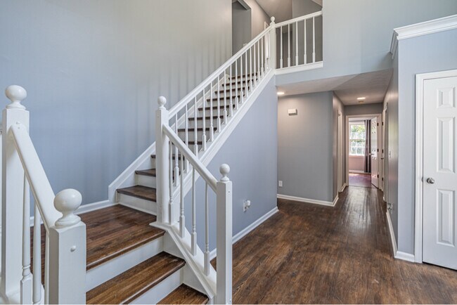 Foto del edificio - 1321 Yorktown Cir