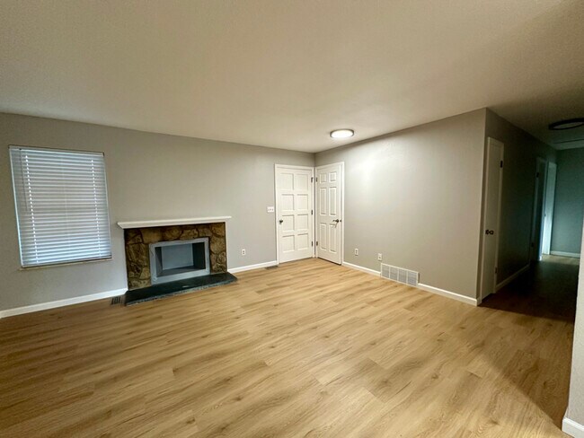 Foto del edificio - 13225 Grove Way