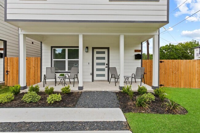 Foto del edificio - 3738 Nathaniel Brown St