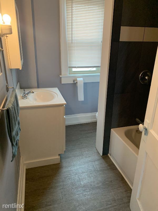 Building Photo - 2 br, 1 bath Townhome - 15 W Tompkins St