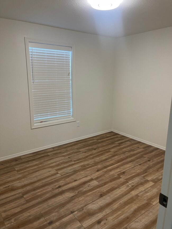 Building Photo - 309 Lithia Ave