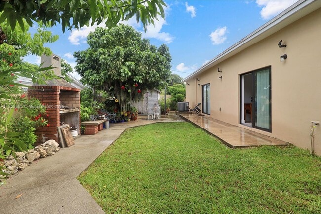 Building Photo - 15730 SW 103rd Ave