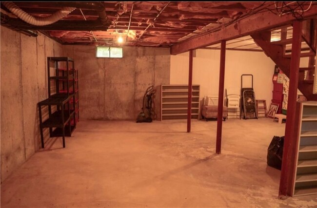 Building Photo - 214 Vista Cir