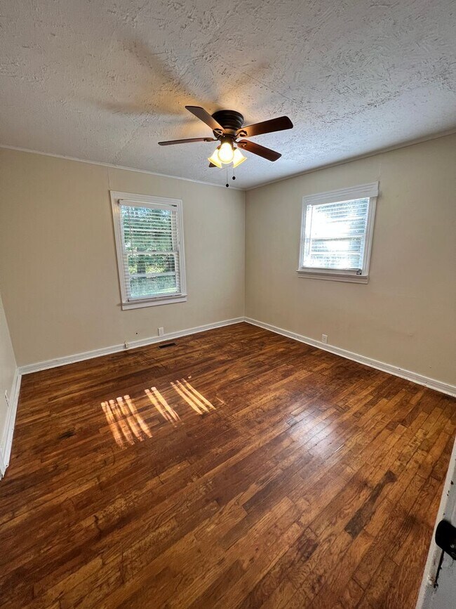 Building Photo - Cozy Home on 1.22 acres in Beauregard