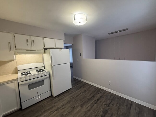 Building Photo - 2081-2083 Shangrai La Dr SE