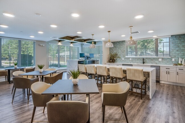 Building Photo - Astoria on 9th
