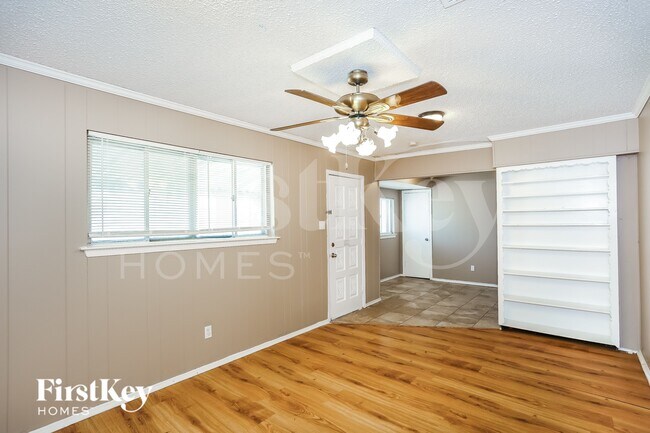 Building Photo - 2907 E Mitchell St