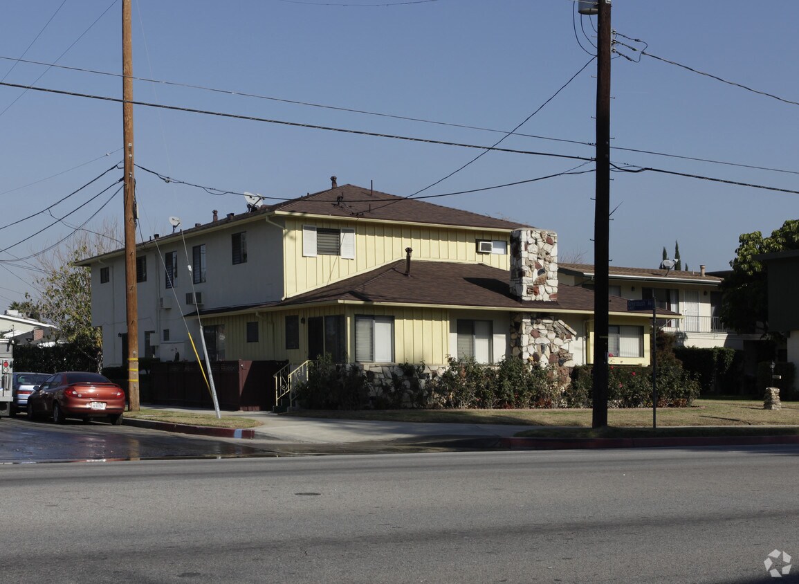 Building Photo - 13423 Victory Blvd