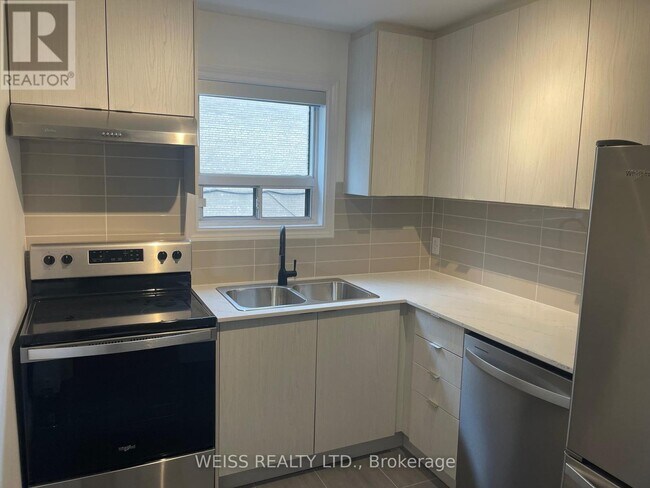 Photo du bâtiment - 517-517 Eglinton Ave W