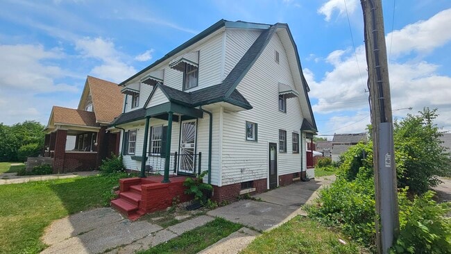Building Photo - 345 W Nevada St